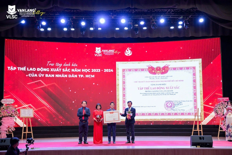 Trường CĐ Văn Lang Sài Gòn đạt tiêu chuẩn kiểm định chất lượng cơ sở giáo dục nghề nghiệp.