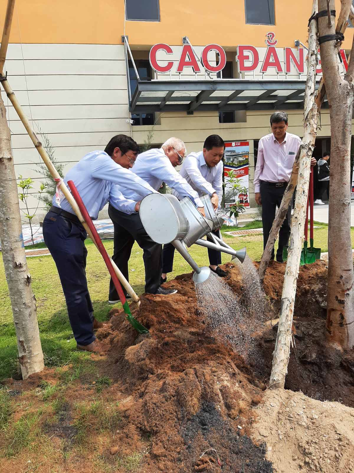 Hội đồng quản trị và Ban giám hiệu trường Cao Đẳng Văn Lang Sài Gòn